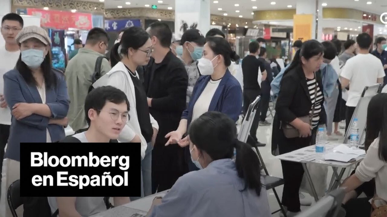 ¿Por qué no hay suficiente trabajo para los jóvenes en China? | Bloomberg en Español