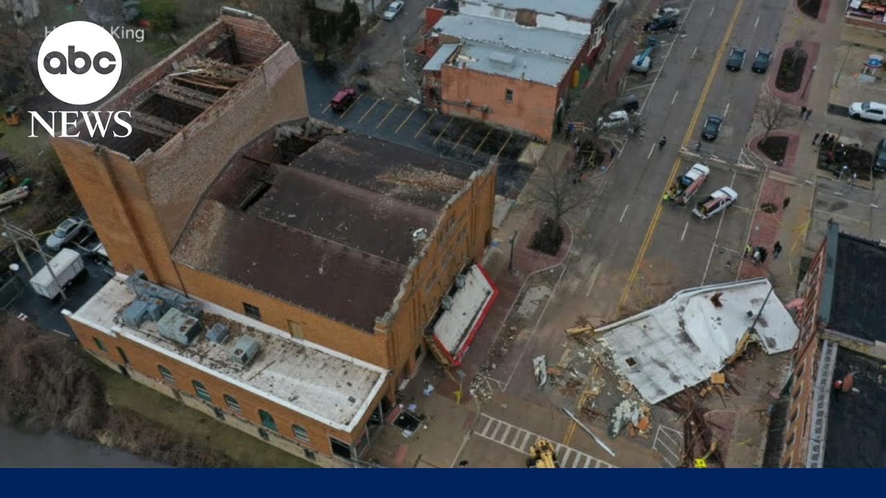 Terrifying roof collapse in Belvidere, Illinois | WNT