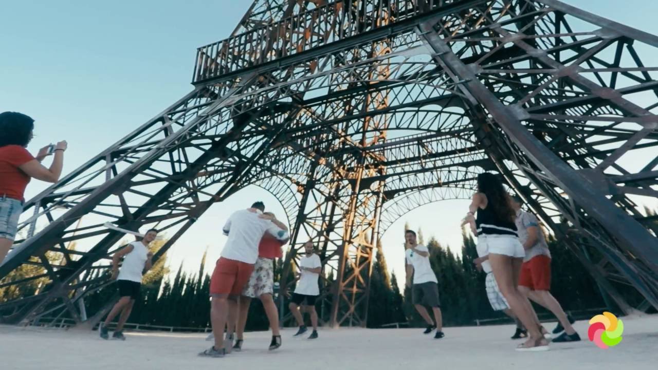 Pedida de mano con flashmob y sorpresa de sus amigos