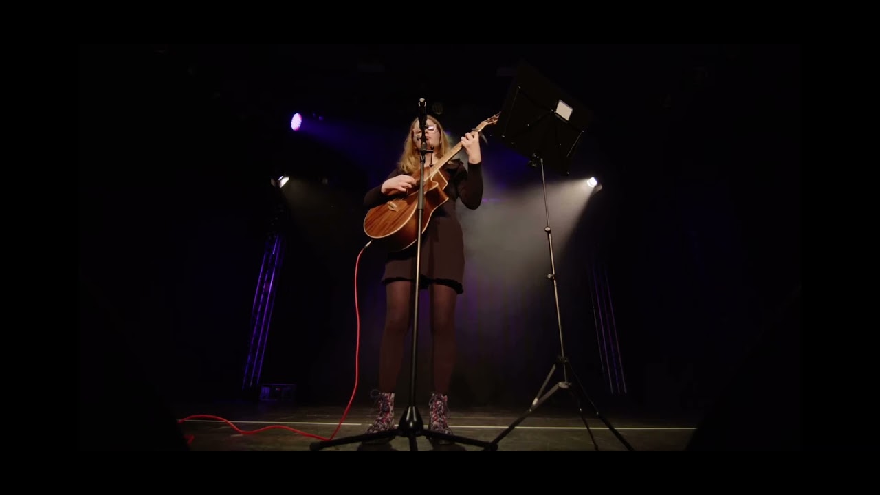 &bdquo;Hide no more&ldquo; - Helena Schulze (live at &bdquo;Nacht der Jugendkultur 2021&ldquo; in Wuppertal)