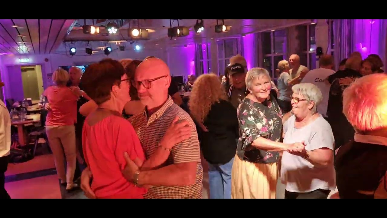 Främling med Contiki streamingdans Sunndal kulturhus Dansnytt Hilde Arntzen