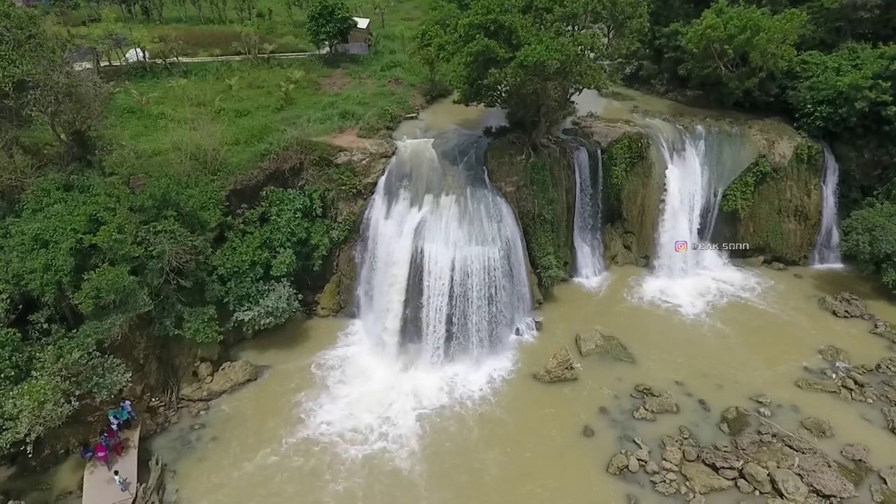 Pesona Air Terjun Toroan Madura dilihat dari Udara | Drone Aerial Video 2017