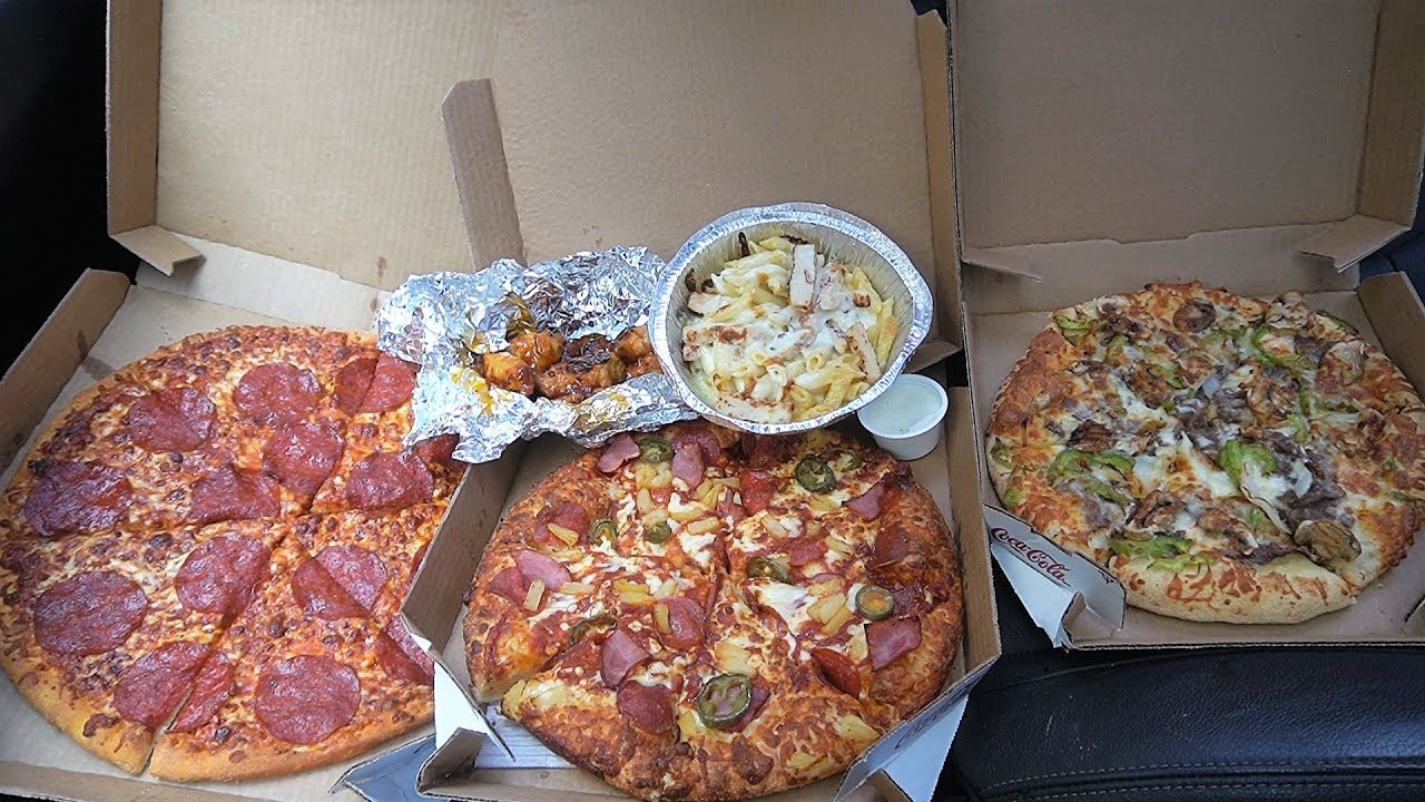 Eating  DOMINO'S PIZZA BUFFET