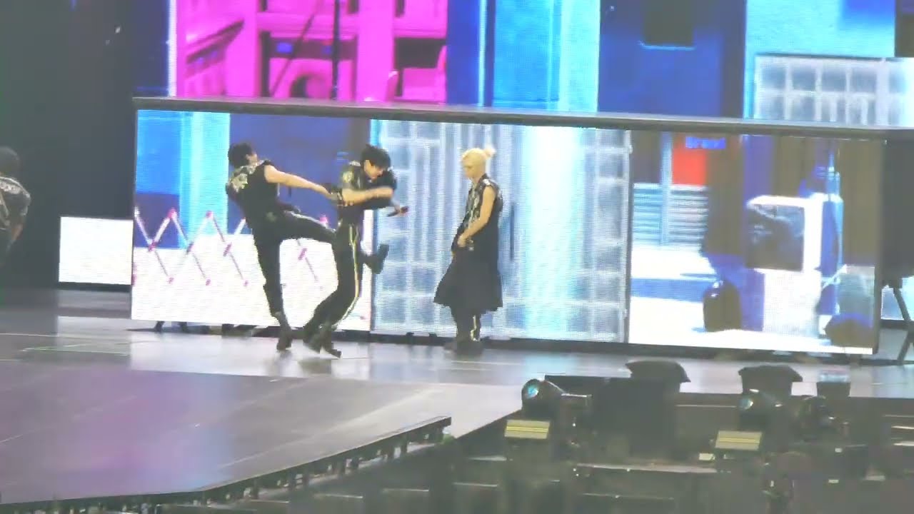 [4K FANCAM] Back Door // Stray Kids 스트레이 키즈 ( @StrayKids)  in Frankfurt