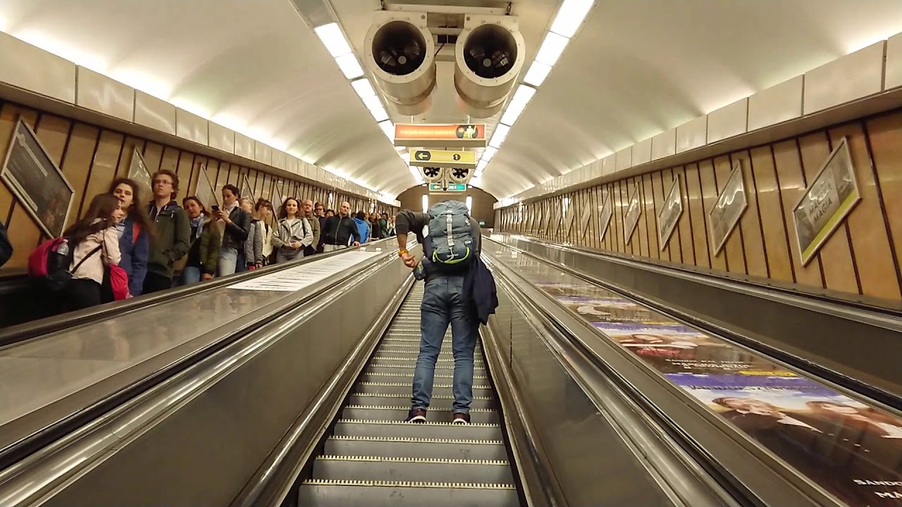 Deák Ferenc tér,M2 metró kijárati mozgólépcső (kedvencem).