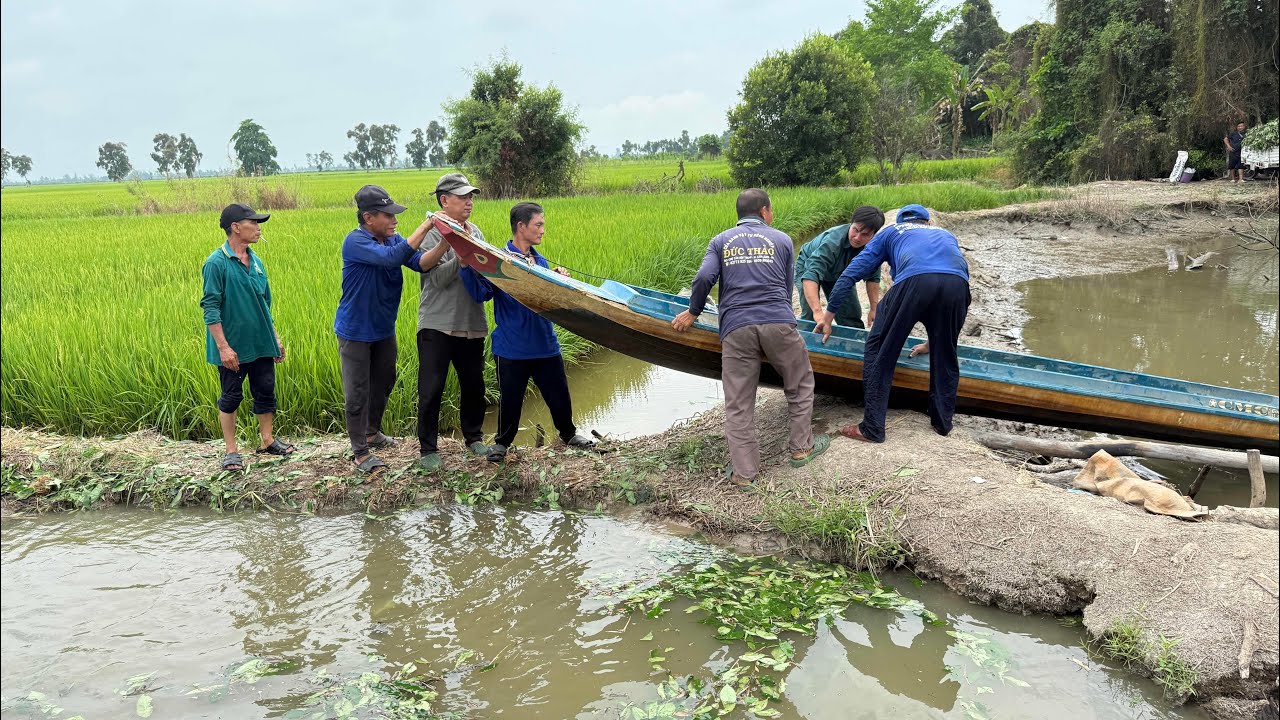 Buổi Đi Tìm Cây Th -uốc Quý Về  Giúp  Cho Bà Con 