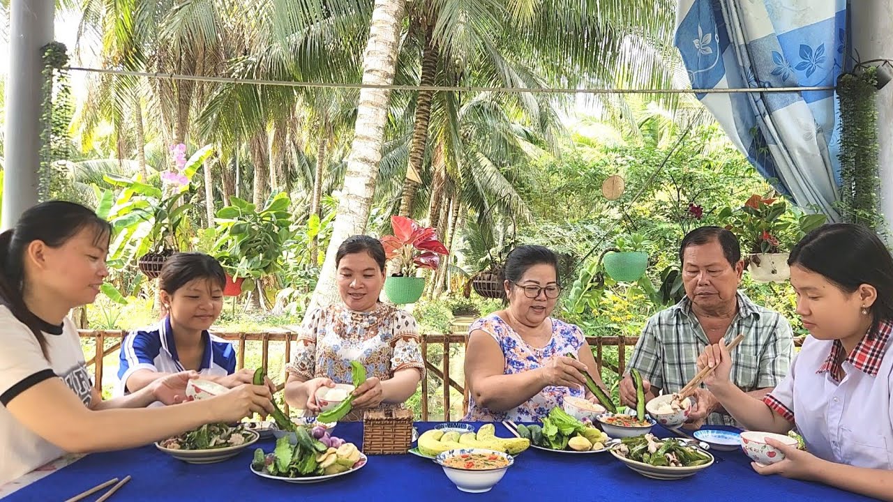 Mỗi Khi Thu Hoạch Đậu Rồng Là Gia Đình Tôi Thường Làm Món Mắm Chưng Hột Vịt | TKQ & Family 
