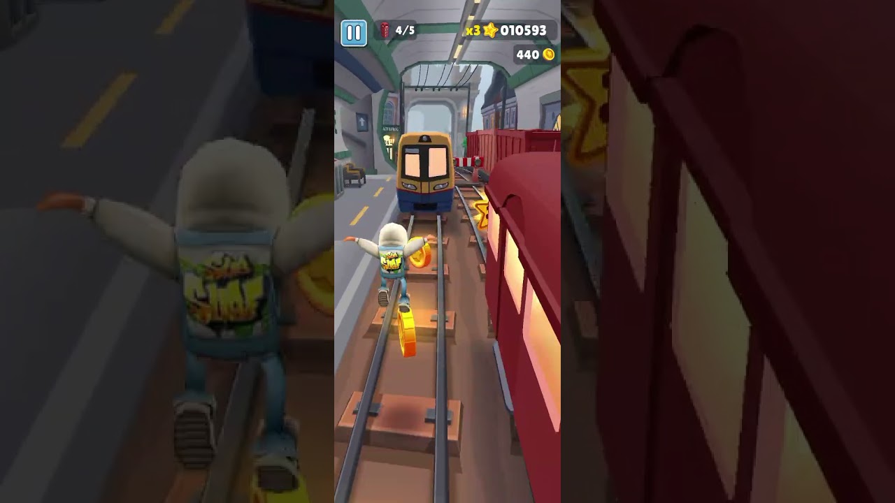 Subway surfers ( collecting 1000+ coins)