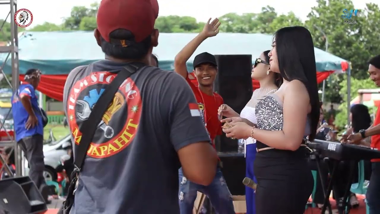 Om. Dayak  gelandangan relasi