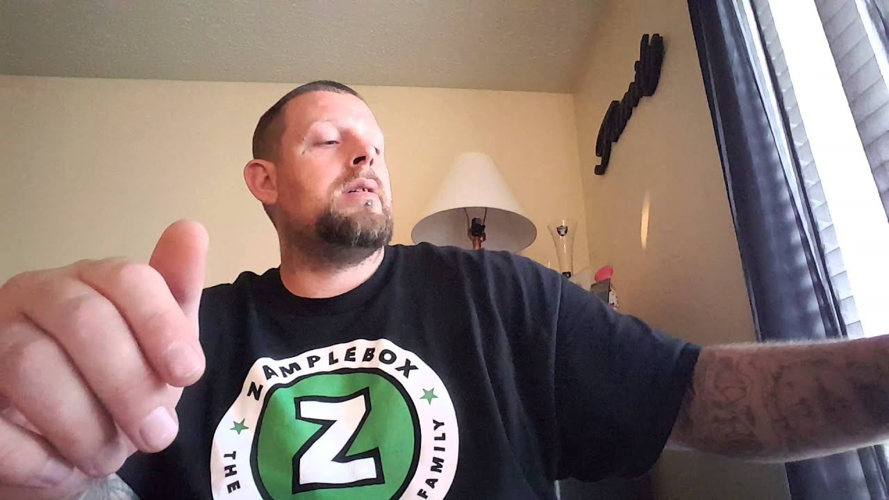Unboxing of August zamplebox