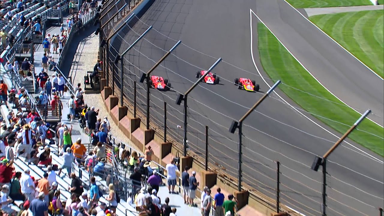 STP Team Lotus tribute to the Type 56 turbine car at the 2014 Indy 500