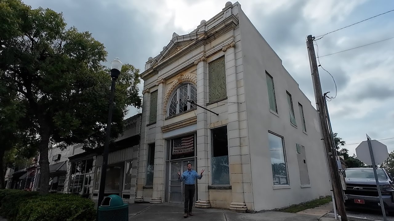 Color History & Inspiration: Charleston Green & the Lowcountry Paint Palette at the Abandoned Bank