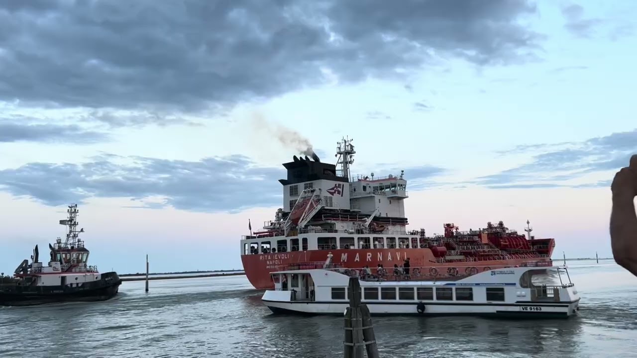 Maghera Italy - Ships passing by (very near)