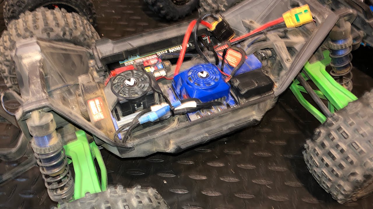 Traxxas Maxx Почему мигает красный индикатор и не работает дроссельная заслонка, но рулевое управ...