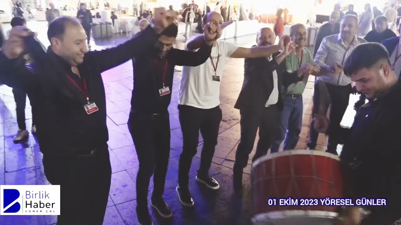 Davulla halay bir başka..