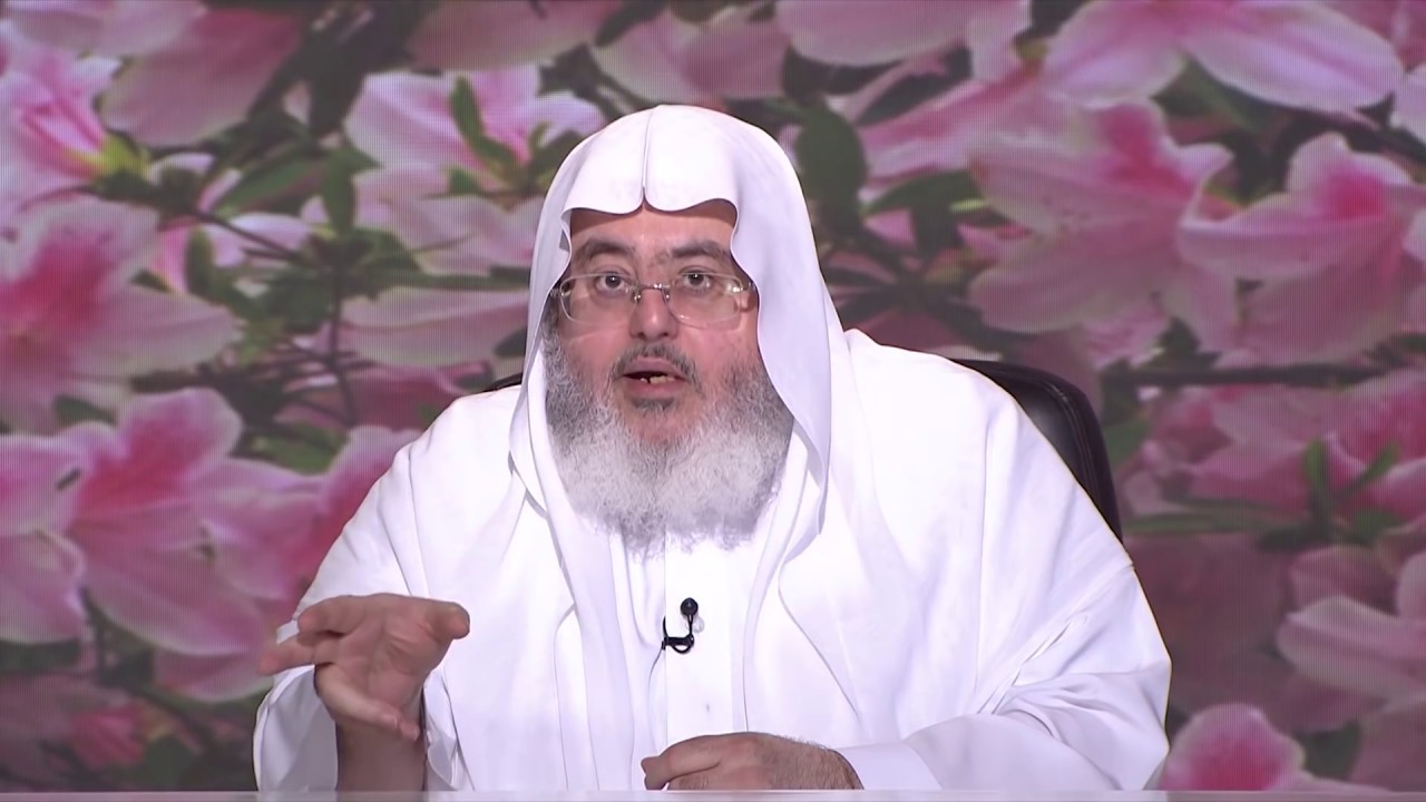 هل يحج عن نفسه أم عن الميت