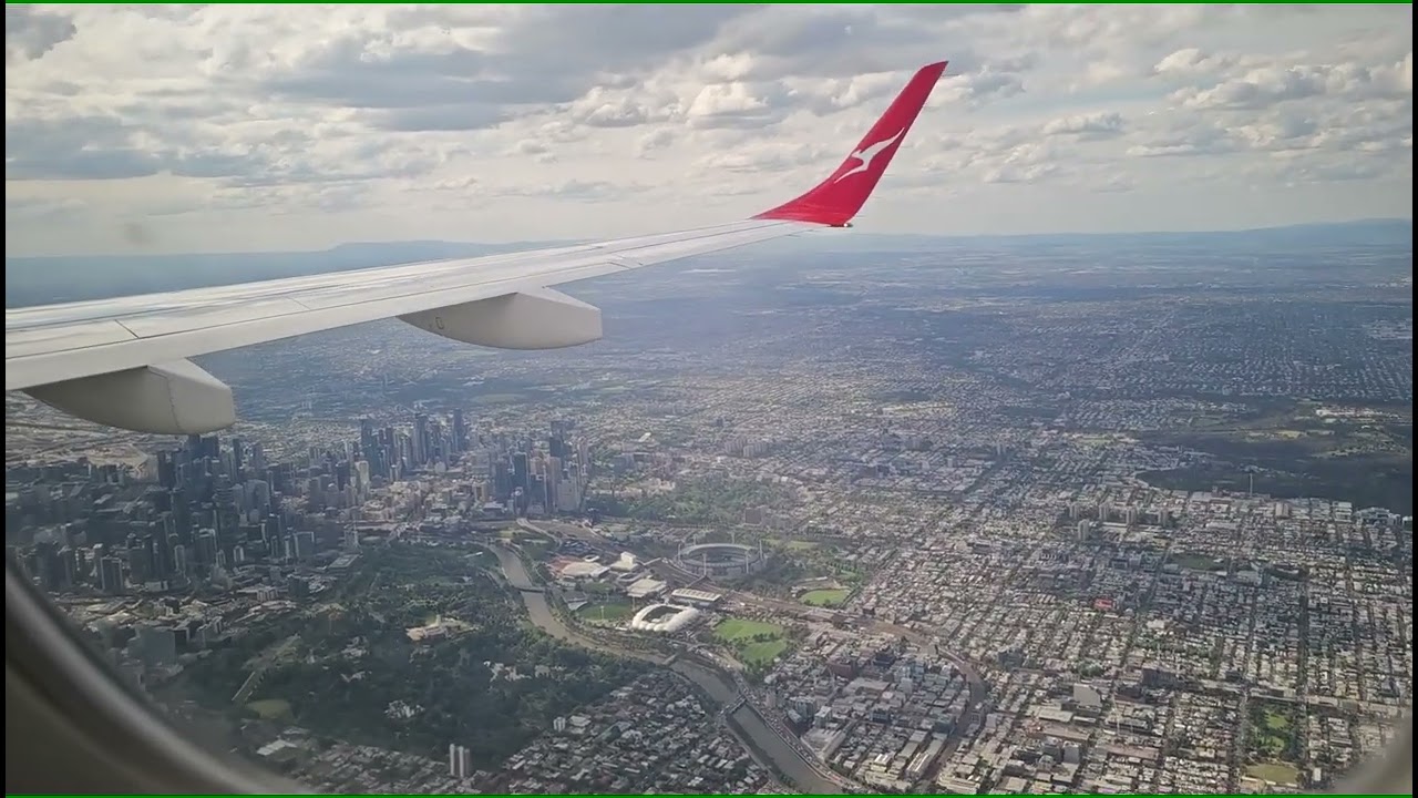 Qantaslink Embraer 190 VH-XVS QF1981 Landing in Melbourne