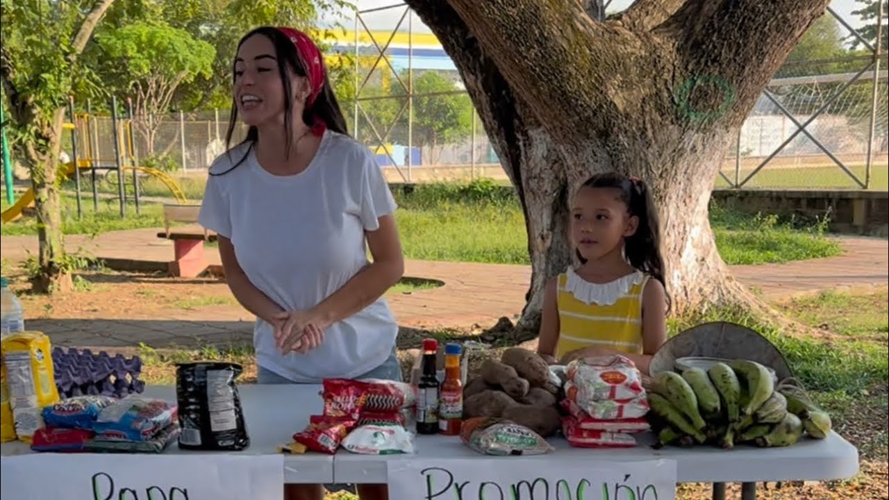 Niña bondadosa convence a su papá de comprar en un puesto humilde 😱