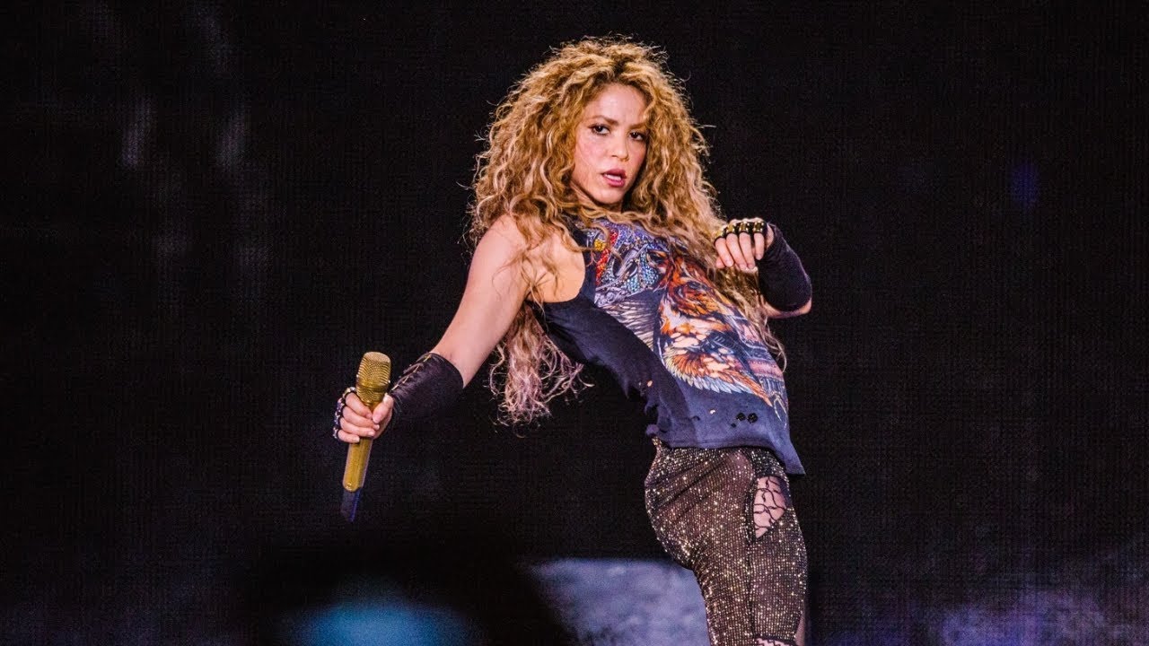 Shakira-She Wolf (Live El Dorado World Tour)