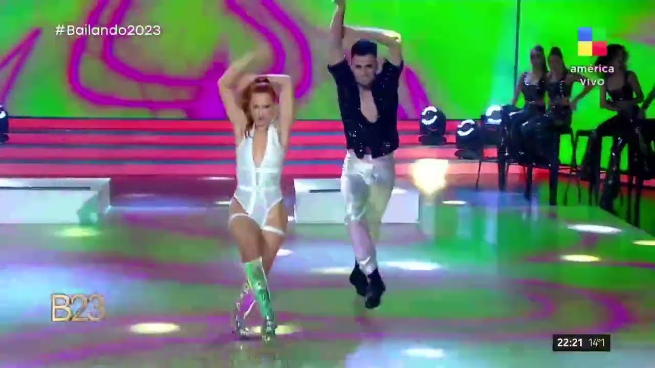 Increíble mix urbano de Flor Vigna y Jonny Lazarte