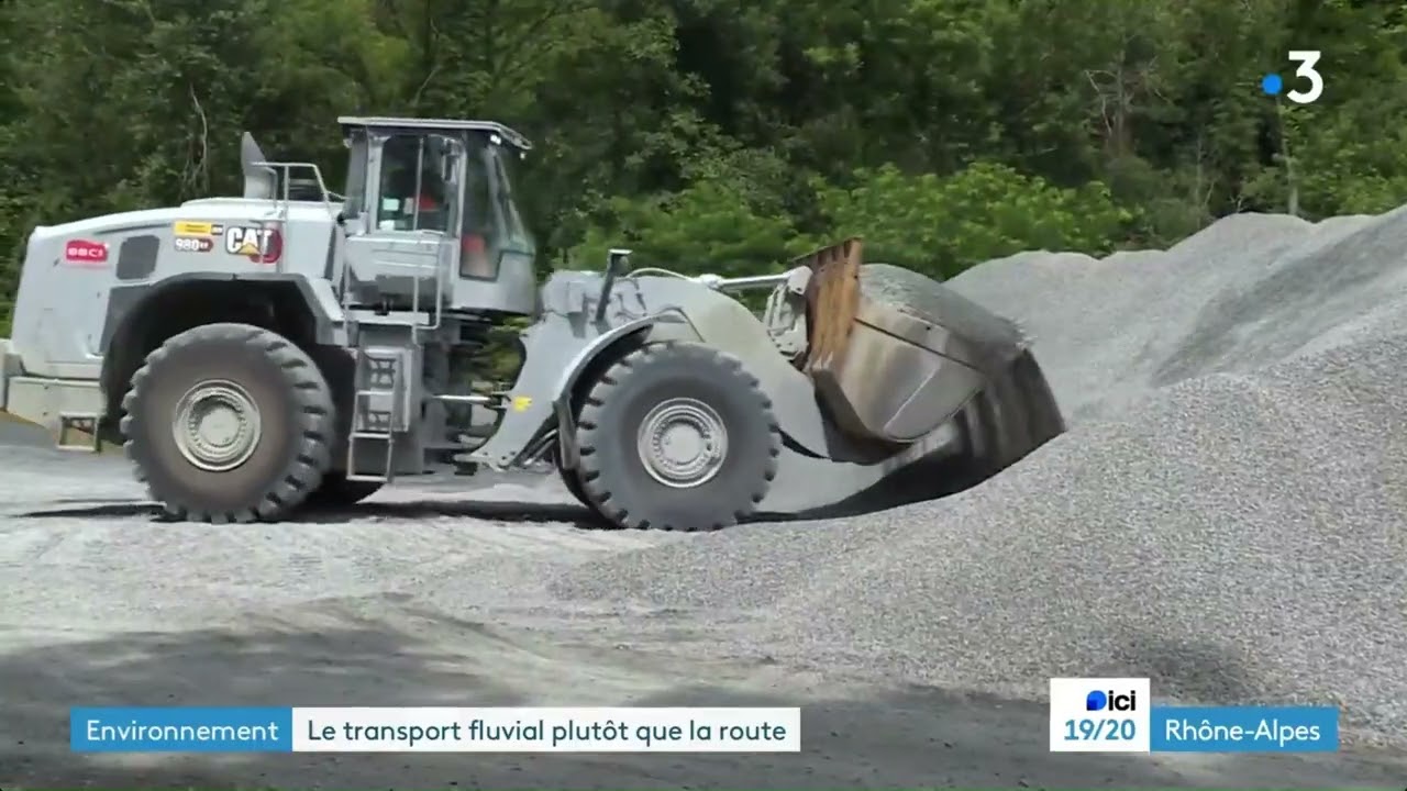 Acheminement par péniche de 30 000 Tonnes de granulats issus de notre carrière de Courzieu (France3)