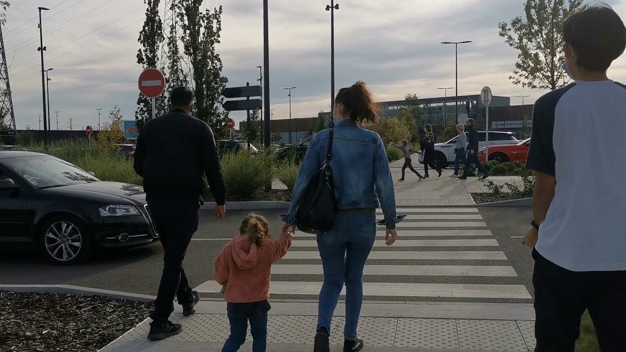 [FR] Strasbourg : Nouveau centre commercial de Vendenheim, Bas-Rhin, Alsace, Grand-Est. FRANCE