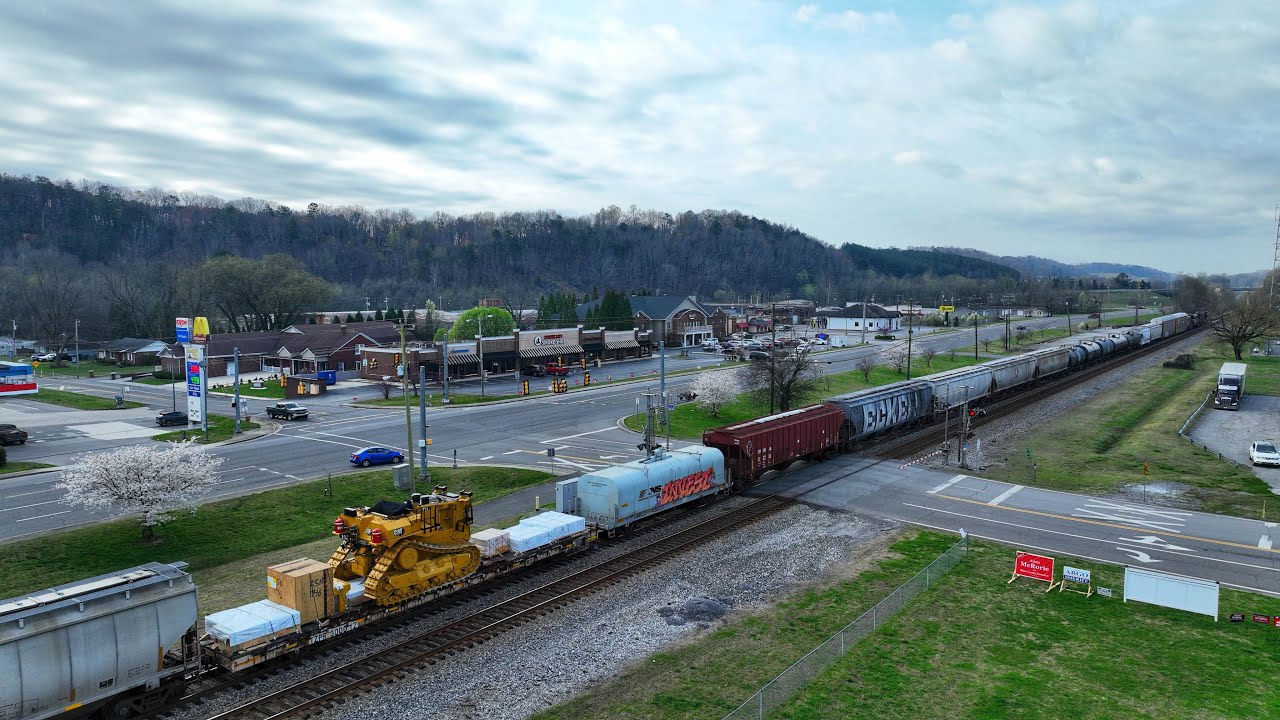 Norfolk Southern 123 heads into the Spring City Tennessee with A high & wide 