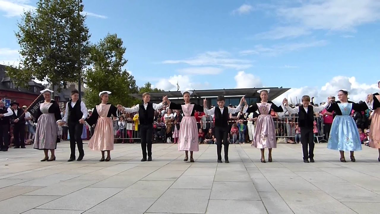 Enfants cercle celtique Ploemel fête d'Arvor 2014
