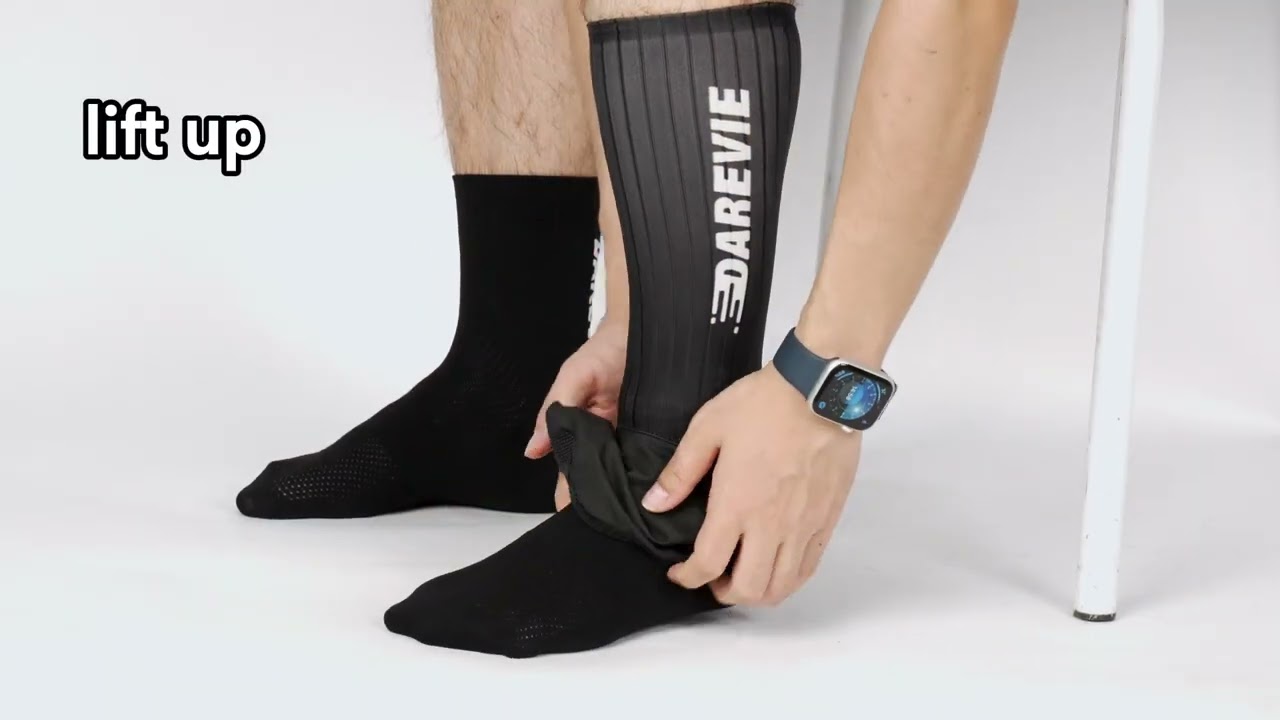 Designed to maximize airflow, combining an aero sock with a PU overshoe.