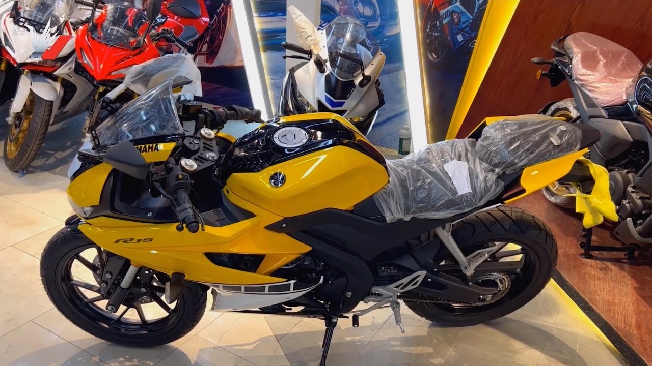 New Yamaha R15 V3 - Looking back Yellow Look