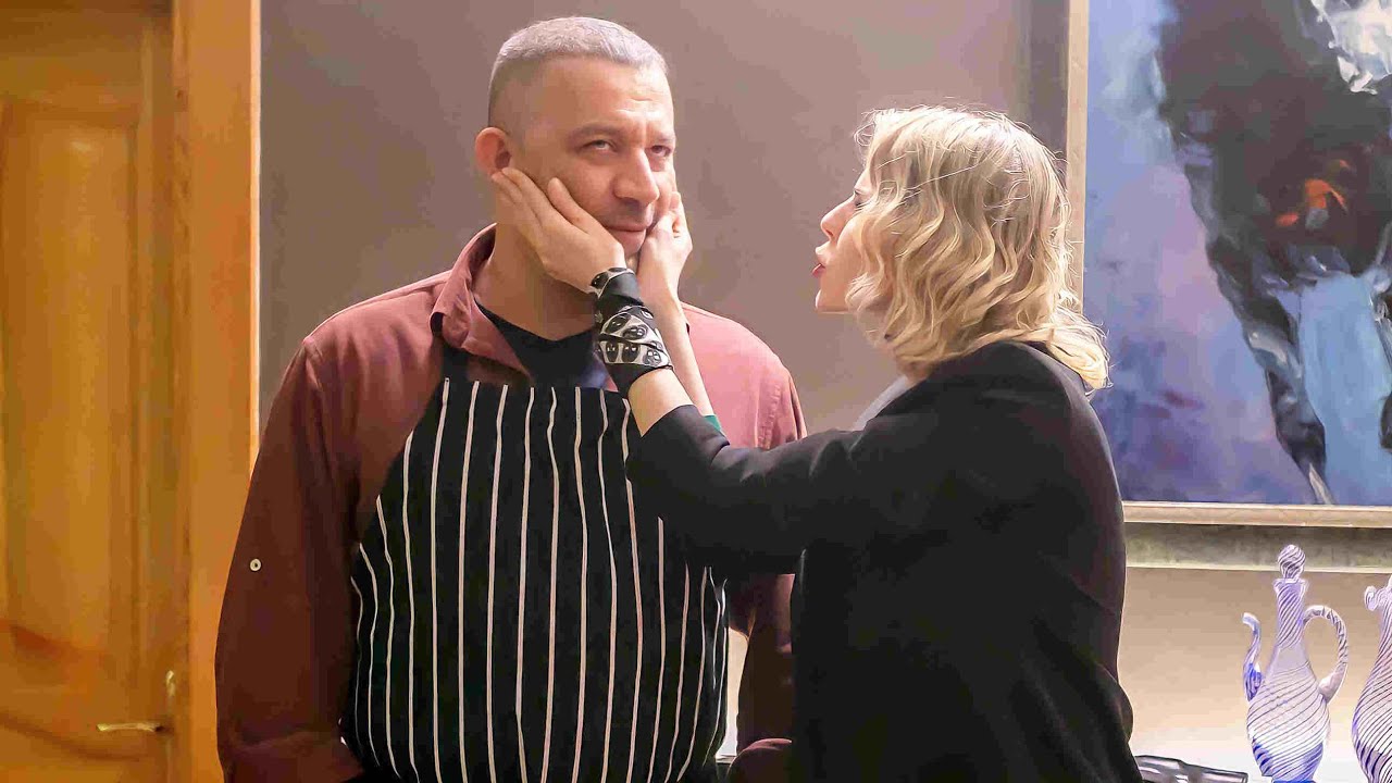 Mesut'un Selin'e Süprizi! 😍 Arka Sokaklar 604. Bölüm