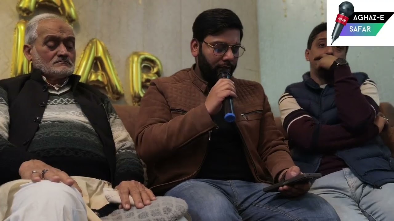 Janabe Zainab ki Mahfil me Janab Azhar Shahab sb apna kalam pash karte hue 