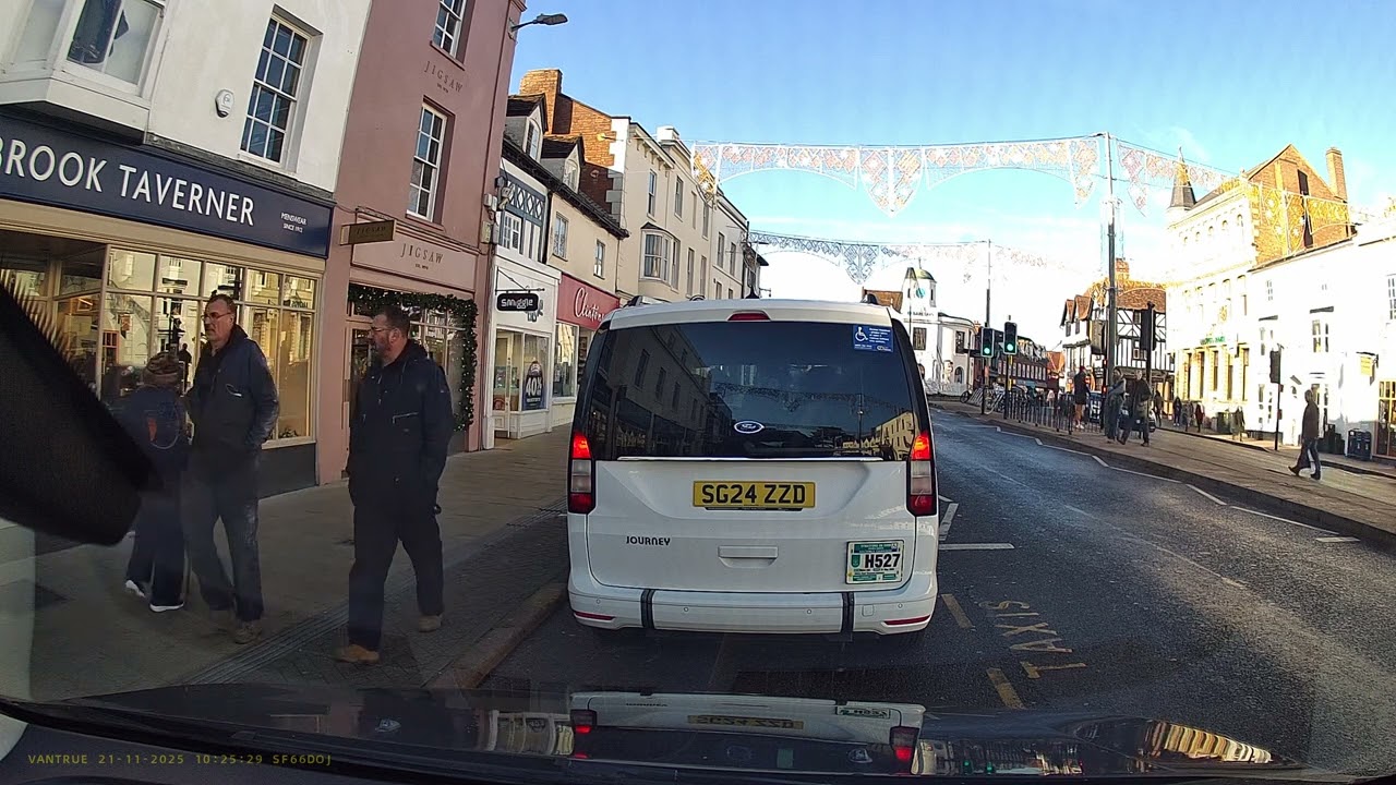 Wolverhampton Licensed Private Hire Illegally Dropping off at the Taxi Rank in Stratford upon Avon