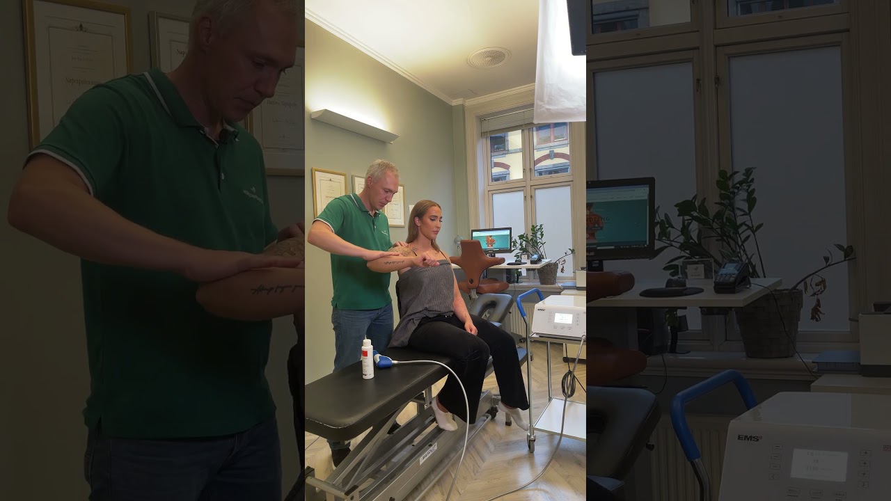 Trykkb&oslash;lgebehandling hos naprapat | Roy forklarer og viser behandling
