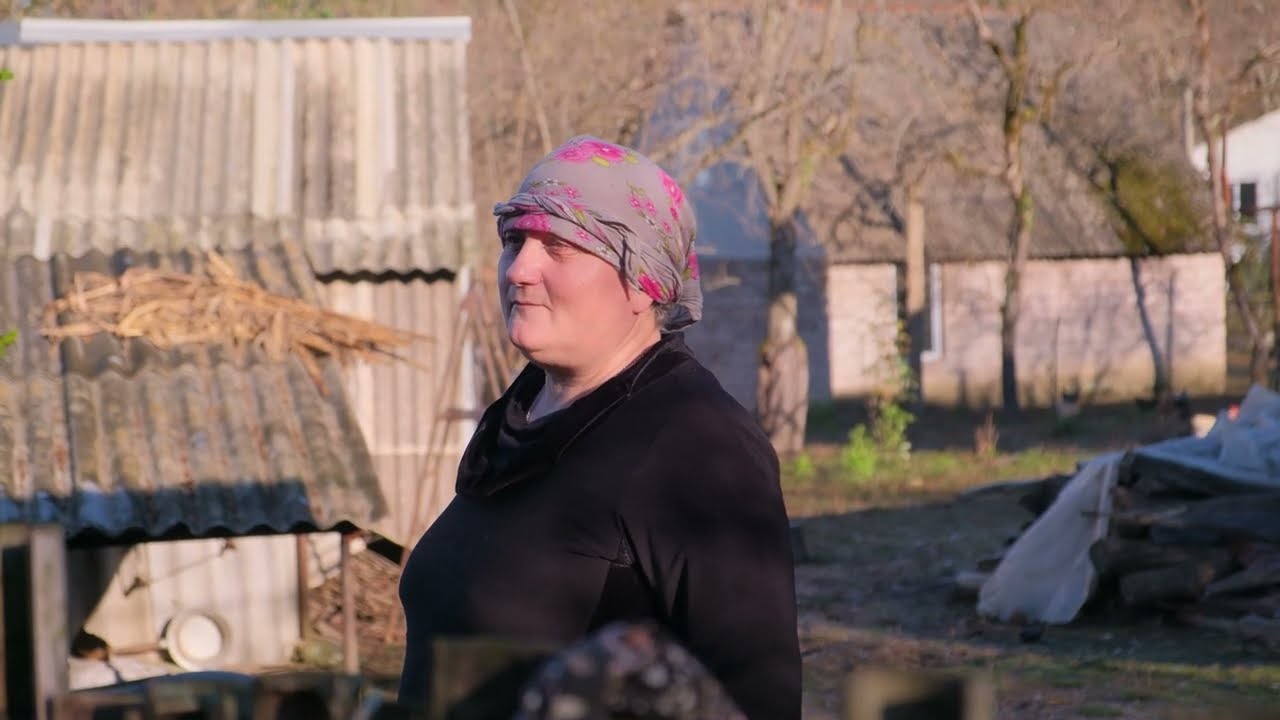 Living Off Grid in a Remote Mountain Cabin During