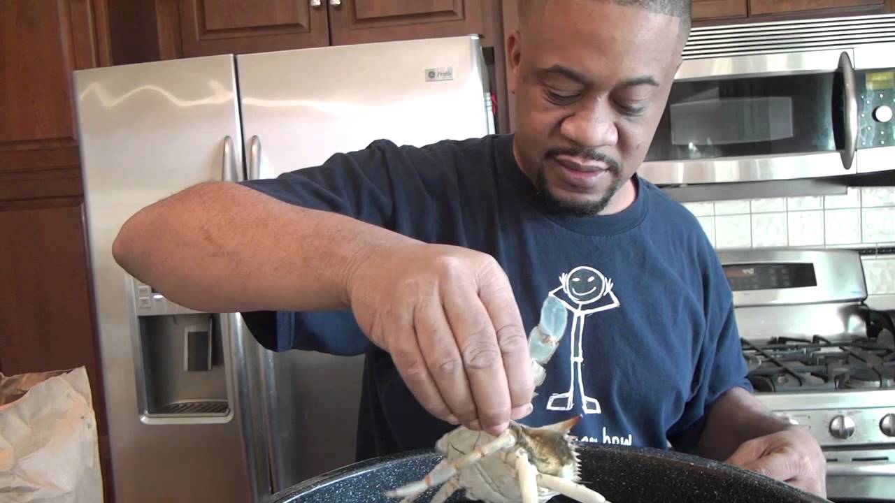 HOW TO STEAM CRABS