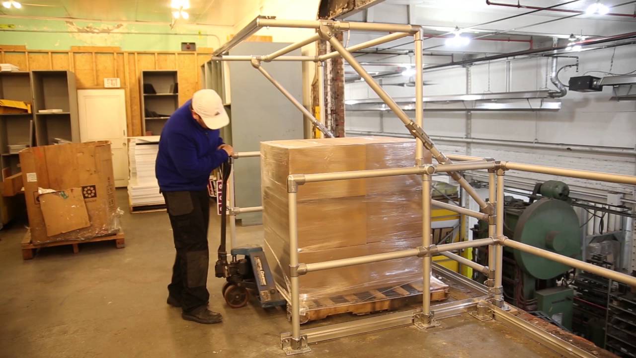 How a pallet gate works