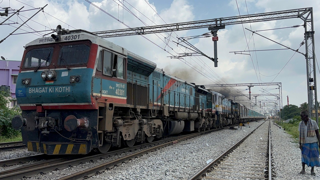 20 in 1 Speeding Double Diesel actions on Bengaluru, Hubli & Shivamogga line | Indian Rail