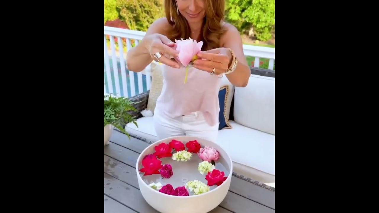 Realizzare un incredibile centrotavola con i fiori e l'acqua🤩