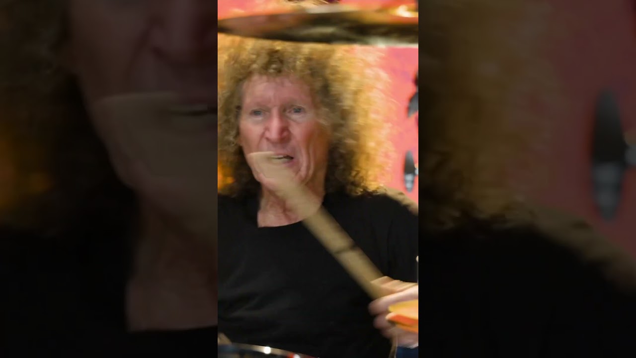 Tommy Aldridge performs &ldquo;Bark At The Moon&rdquo; by Ozzy Osbourne🤟🏼#drumeo #ozzyosbourne