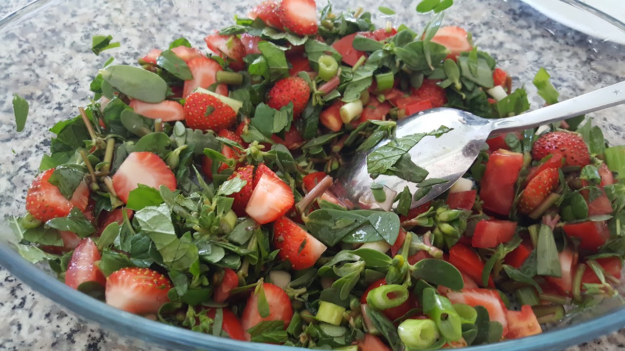 çilekli semizotu salatası