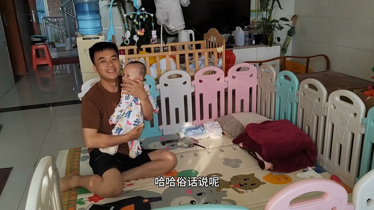 有8个月宝宝不会爬的？教你这些办法立马会，不要再耽误娃发育了 #爬行训练 #新生儿 #奶爸带娃 #爸爸带娃日常vlog #超级奶爸