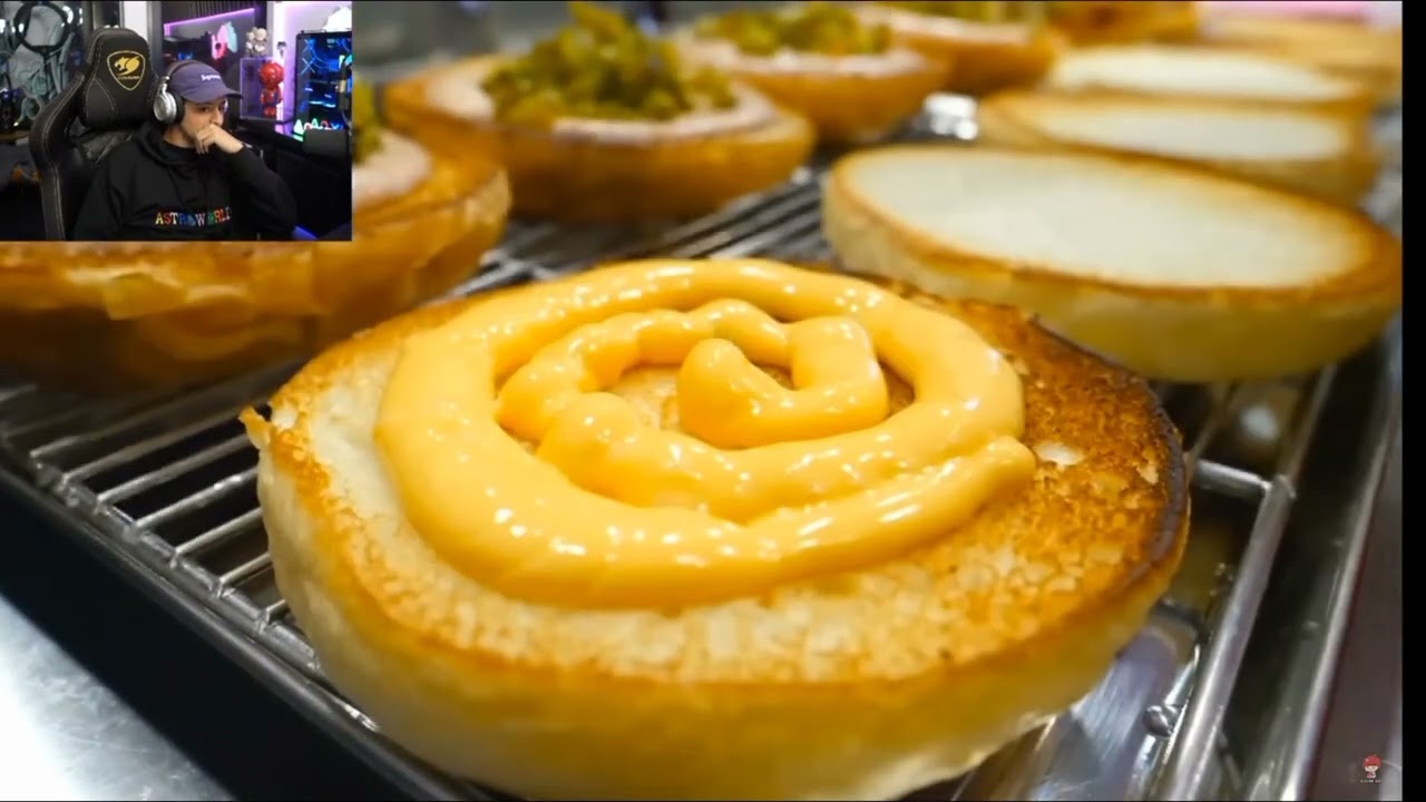 Coringa reagindo a comidas de rua
