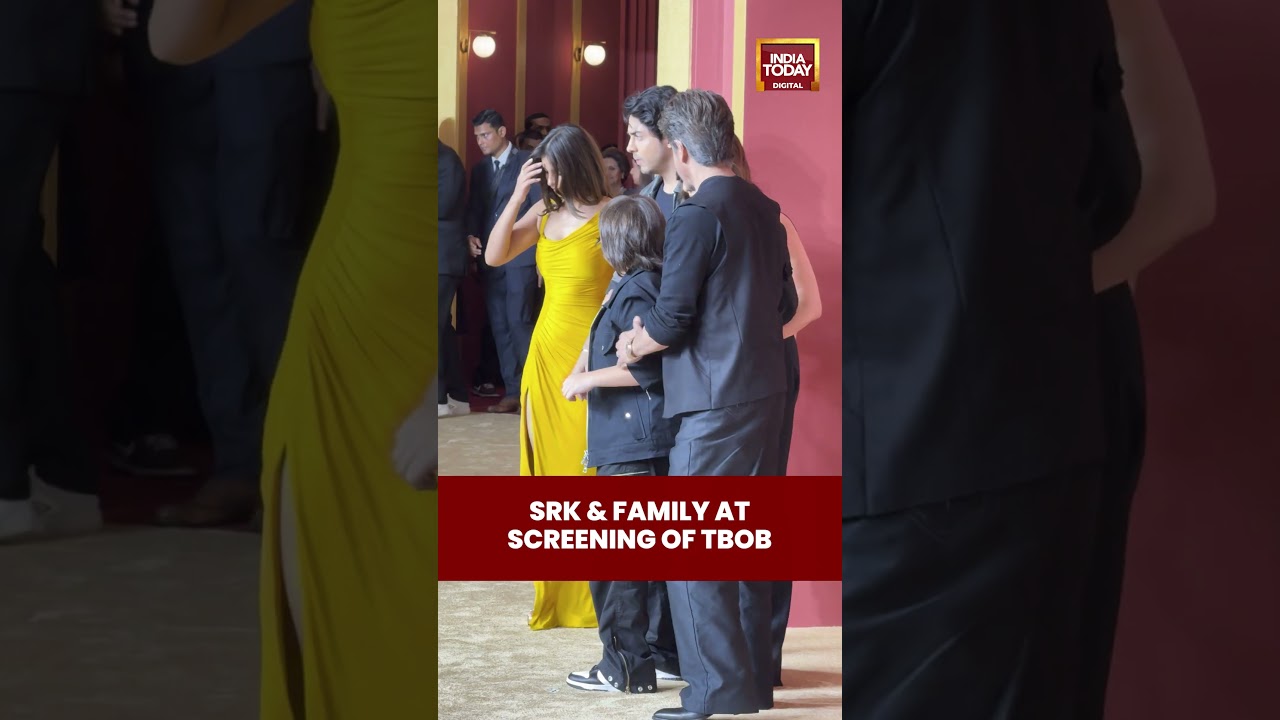 SRK & Family At Screening Of The Bads Of Bollywood | India Today
