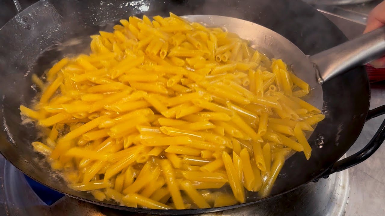 業務スーパーで売ってたマカロニで中華してみた。I tried making Chinese food using macaroni I bought at the supermarket.