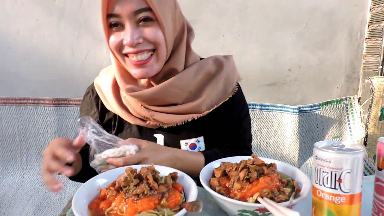 Indonesia Brebes Street Food : Sumpah Mie Ayamnya Enak Banget@Rp.11.000,- Part 1