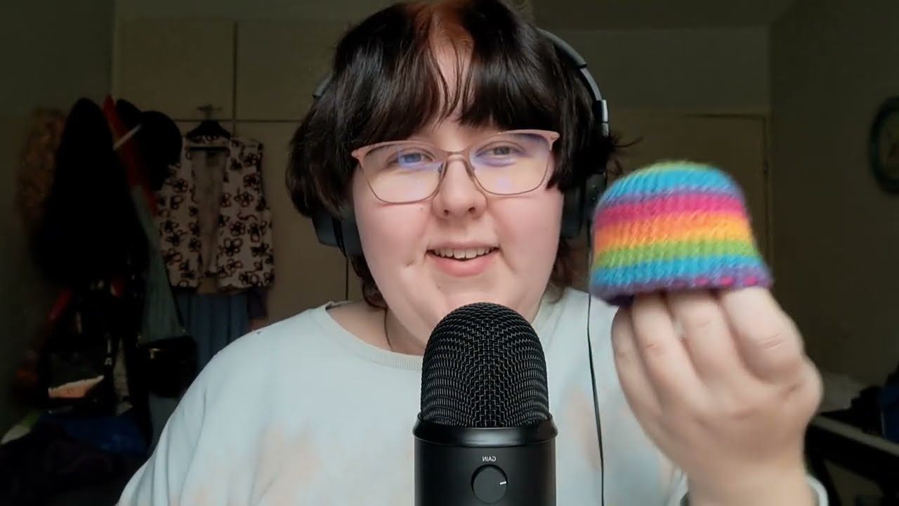 asmr - mikin uusi suoja (karheita ääniä ja meikkisiveltimen paluu!)