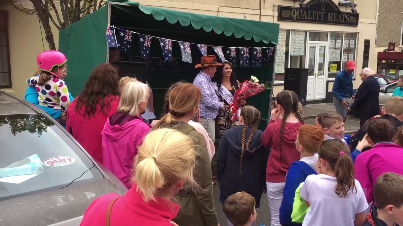 02.08.17 Sydney Rose Aisling Walsh greeted in Tarbert