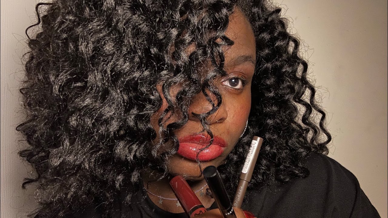 ASMR Makeup triggers ( Lipgloss pumping, Tapping,and Mouth sounds)💄💅