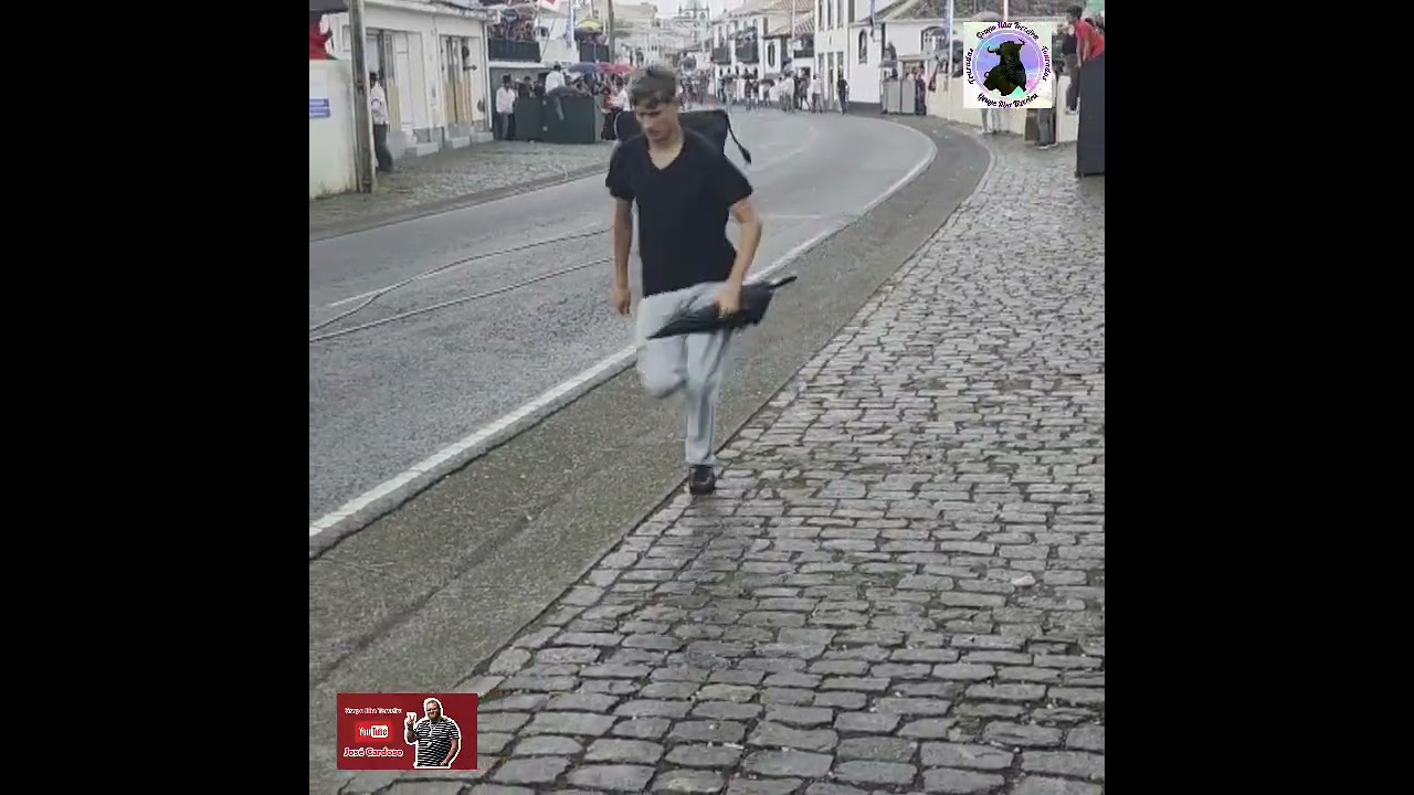 Sustos, gritos e medo com este toiro, na Vila das Lajes 2025
